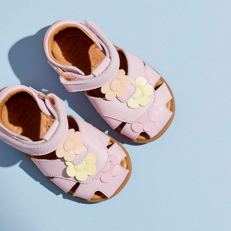 bisgaard oline candyfloss: a pair of pink and white children's sneakers with candyfloss design