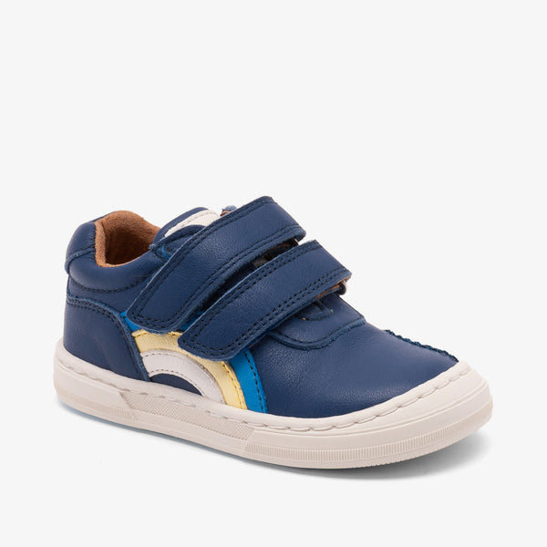 bisgaard Rainbow Low Deep Blue Sneaker aus nachhaltigem LWG-zertifiziertem Leder mit Regenbogendetails und schützender Gummikappe