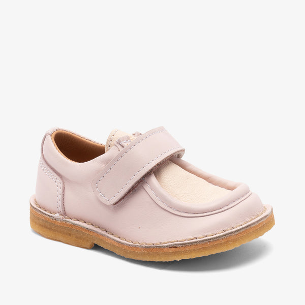 Die Bisgaard Holden V Baby Rose Schuhe aus 100 % LWG-zertifiziertem Leder