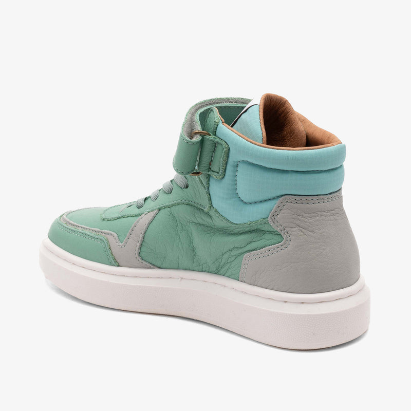 bisgaard mio e green apple - a stylish and eco-friendly children's shoe option