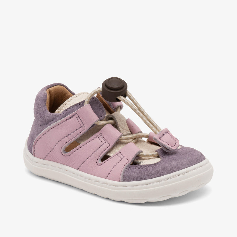 bisgaard barefoot fletcher lavender Barfußschuhe aus 100 % LWG-zertifiziertem Leder mit verantwortungsvoller Lederproduktion und umweltfreundlichen Gerbereien Flache Sohle ohne Absatz für natürlichen Gang und verbesserte Knöchelstabilität Breite Zehenbox für gesunde Fußposition und herausnehmbare Einlegesohlen aus recyceltem Schaumstoff mit Mikrofaser